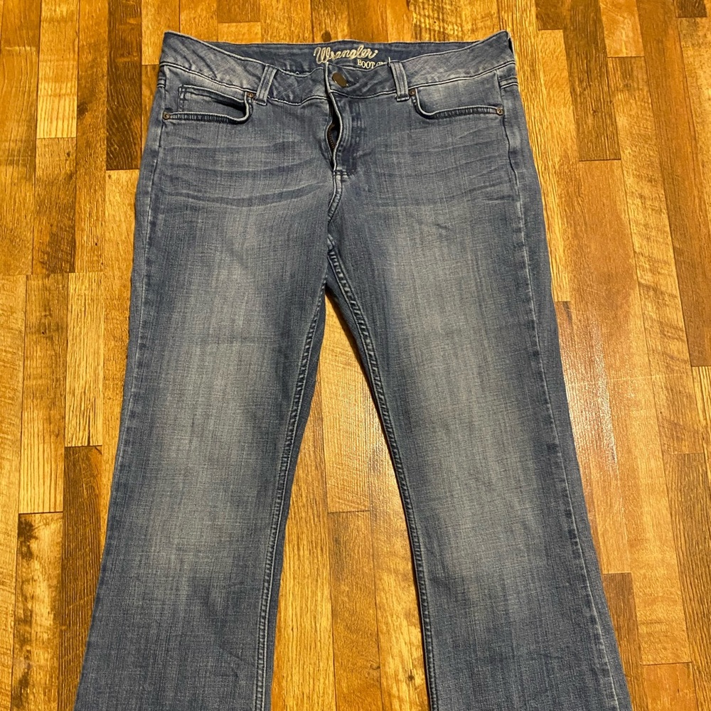Lightly worn Women’s Wrangler bootcut jeans size 13x32